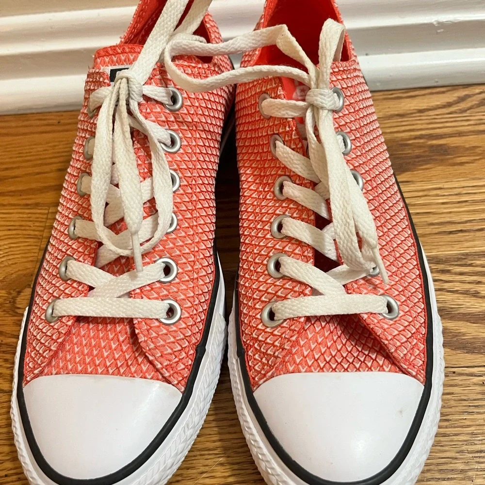 Converse Chuck Taylor’s in Coral